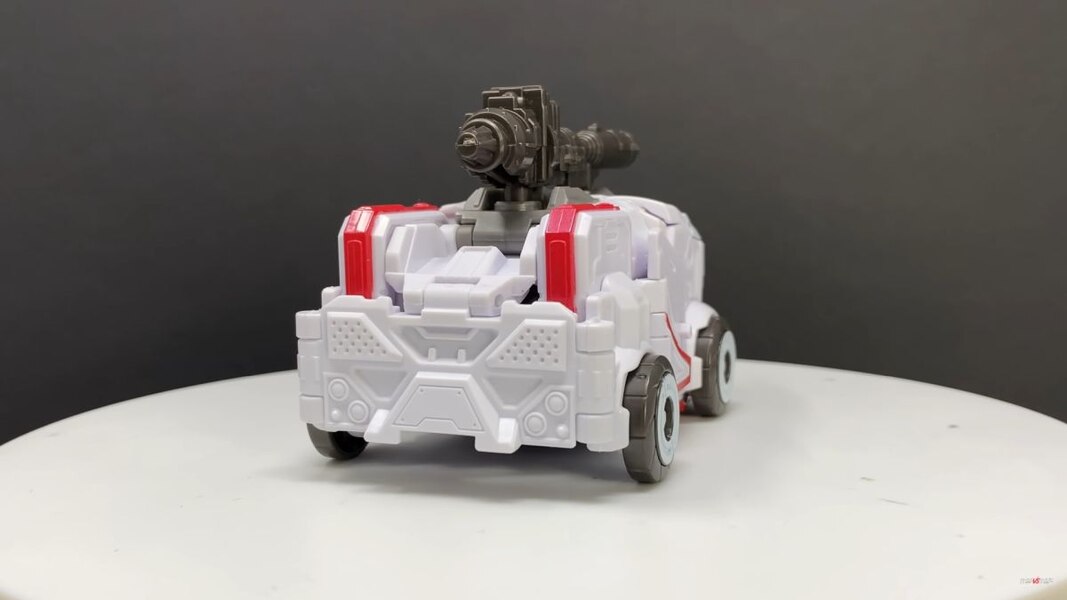 Transformers Bumblebee Movie Studio Series Ratchet In Hand Image  (31 of 45)